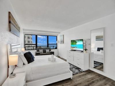 The Alexander All Suites - 243