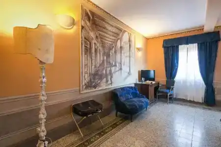 I Portici Boutique - 57