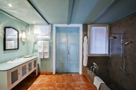Hacienda de Abajo-Adults Only - 75