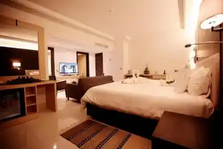 Radisson - 56