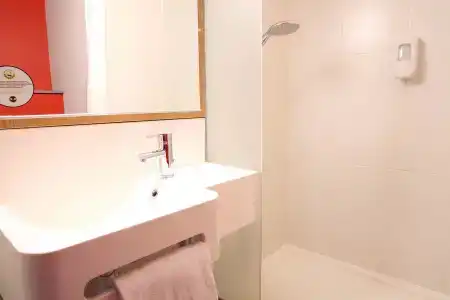 b&b hôTel Marseille Euromed - 8