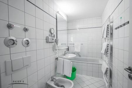 Bayer's Boardinghouse und - 80