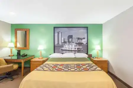 Super 8 by Wyndham LA - 16