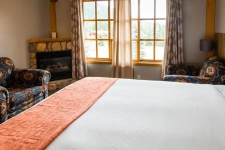 Glacier House & Resort - 98