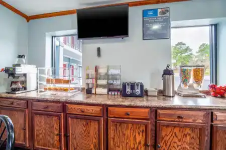 Rodeway Inn & Suites Fort Jackson - 13