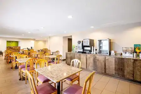 Quality Inn - 13