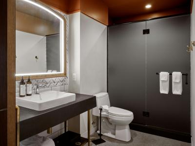 Holiday Inn Express Waterfront, An Ihg - 8