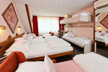 Roesli Guest House - 57