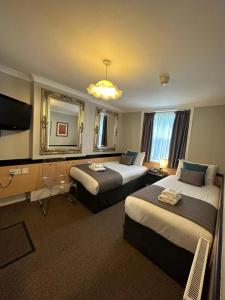 Tudor Court - 48