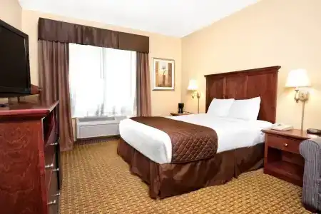 Barrington & Suites - 5