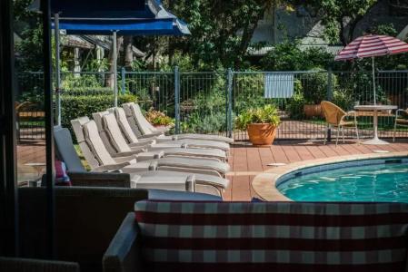 Rydges - 51