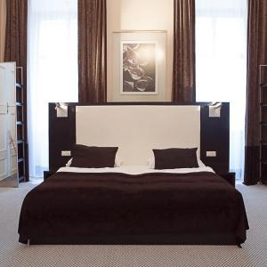 Old Town Square Residence by Emblem - 25