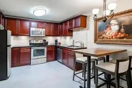 Red Coach Inn - 23