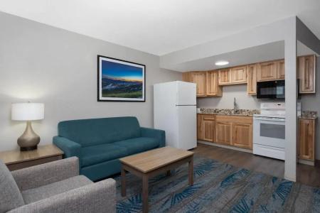 Days Inn and Suites by Wyndham Downtown-University - 45
