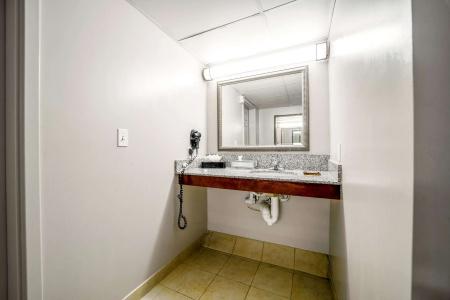 Country Inn & Suites by Radisson, at Mills, CA - 23