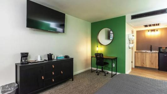 Traveler's Uptown - 45