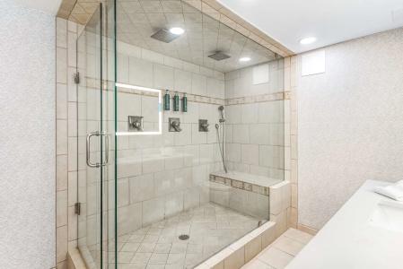 DoubleTree by Hilton - 9