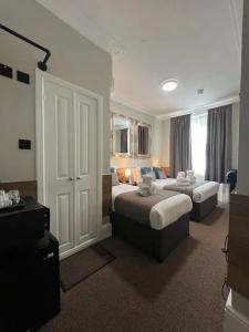 Tudor Court - 62