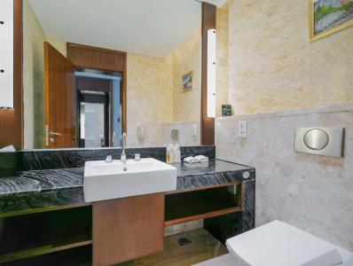 Holiday Inn Qingdao City Center, An Ihg - 49