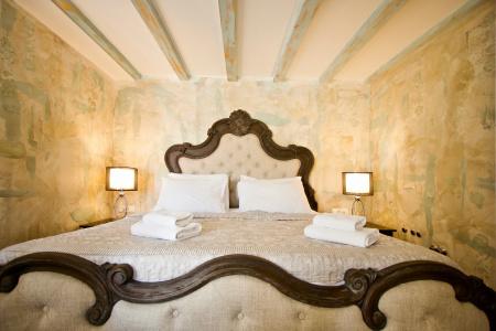 Plaza Marchi Old Town - Mag Quaint & Elegant Boutiques - 3
