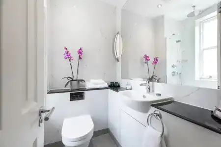 Langham Court - 8