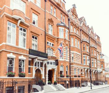 11 Cadogan Gardens & - 47