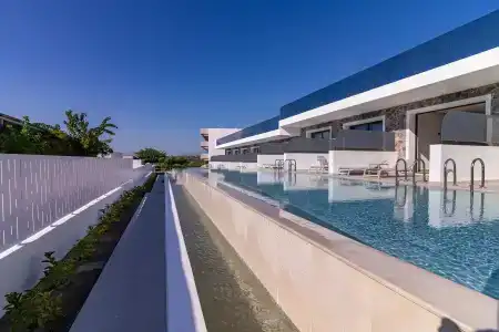 Zoes & Suites - 139