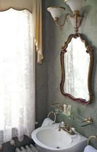 Albemarle Inn - - 8