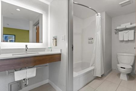Holiday Inn Express and Suites, an IHG - 8