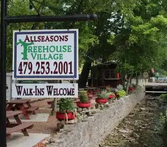 All Seasons Treehouse Village - 6
