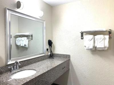 Rodeway Inn & Suites Fort Lauderdale Airport & Cruise Port - 54