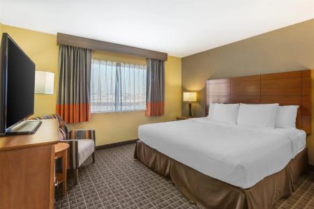 Best Western Plus Thunderbird Suites - 73