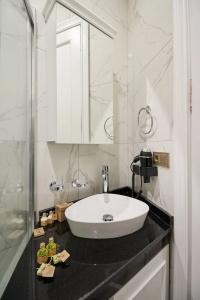 White Palace Old City Boutique - 77