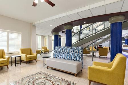 Holiday Inn Express & Suites Central - 28