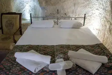Caravanserai Cave - 145