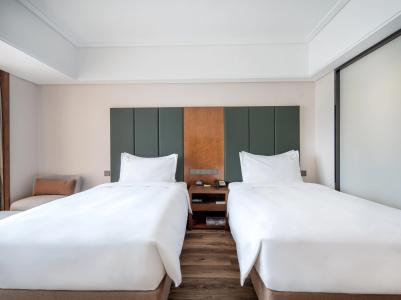 Holiday Inn Qingdao City Center, An Ihg - 36