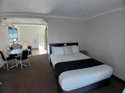 Palm City Motor Inn - 73