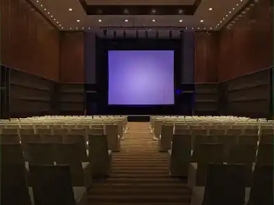 DoubleTree by Hilton Lakeside - 19