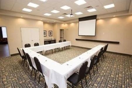 Hampton Inn & Suites Airport - 23