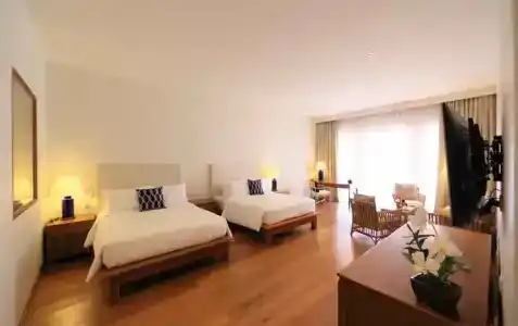 Le Menara Khao Lak beachfront Villa & Resort - 2
