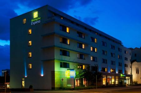 Holiday Inn Express Frankfurt Messe, An Ihg - 0