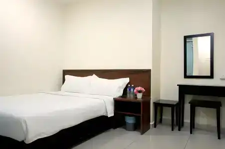 Maple Inn - 1