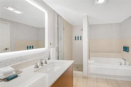 DoubleTree by Hilton City Center - 111