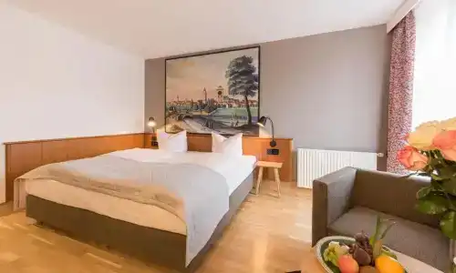 Bayerischer Hof - 66