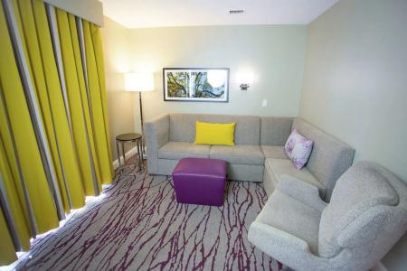 DoubleTree by Hilton Historic Savannah - 12