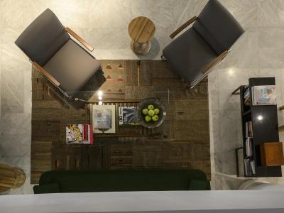 Lily & Bloom Boutique - 1