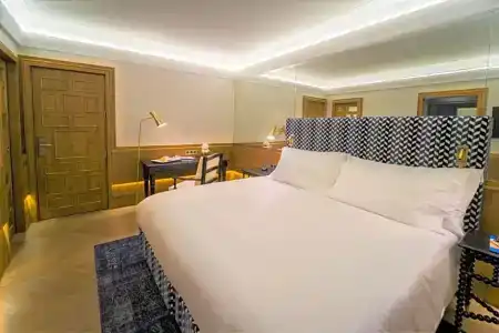 Palacio Solecio, a Small Luxury of the World - 53