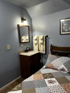 Arizona Mountain Inn & Cabins - 215