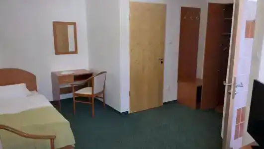Broadway City Guesthouse - 12
