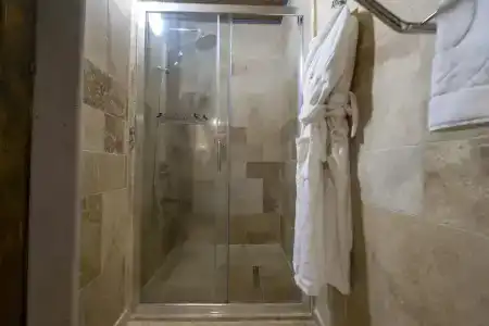 Underground Cave Suites - 9